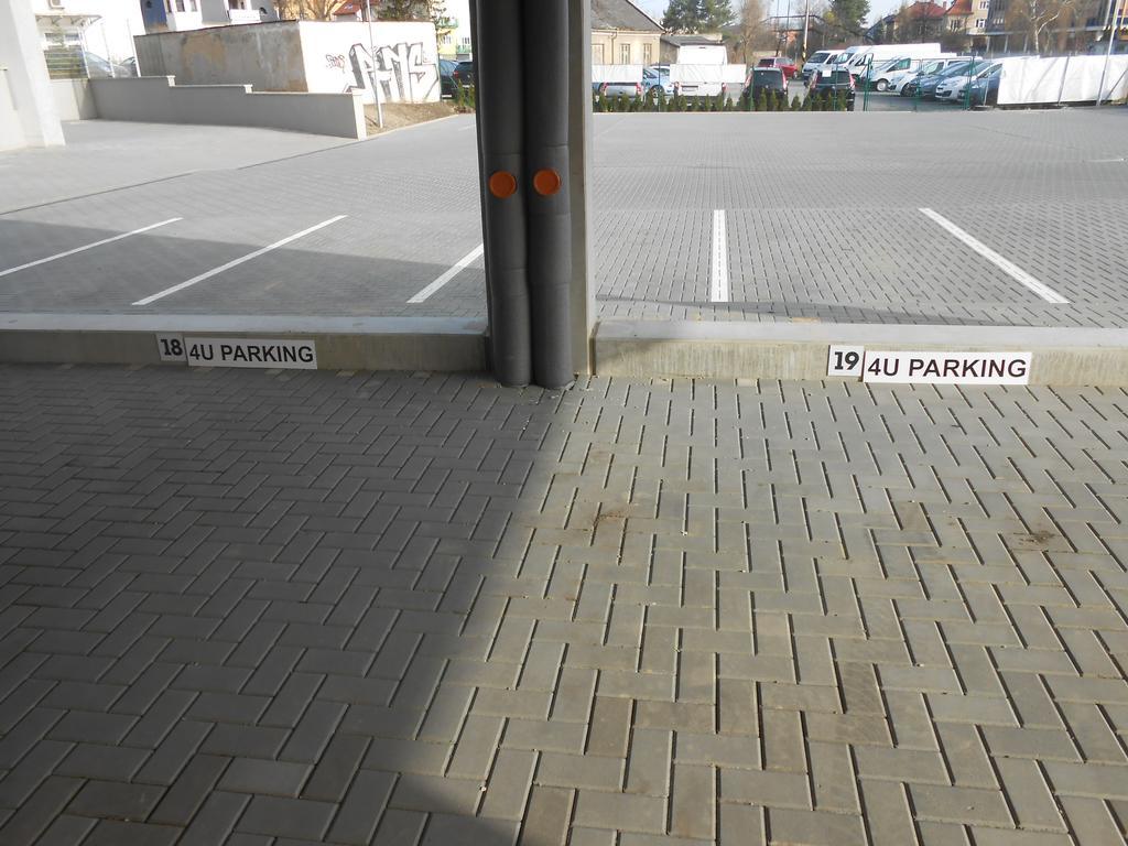 Apartments 4U Center + Free Parking Olomouc Bagian luar foto
